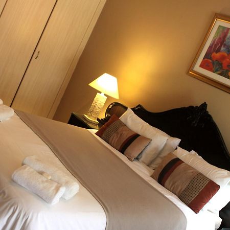 Airport Lodge Guest House Кемптън Парк Стая снимка