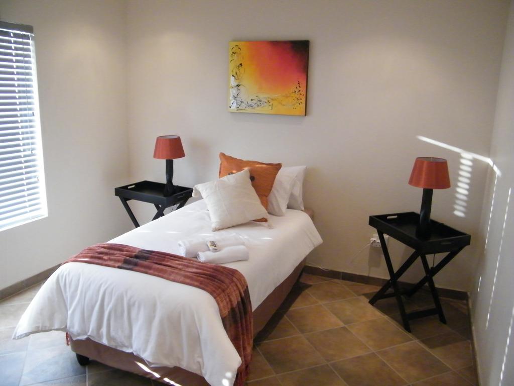 Airport Lodge Guest House Кемптън Парк Стая снимка
