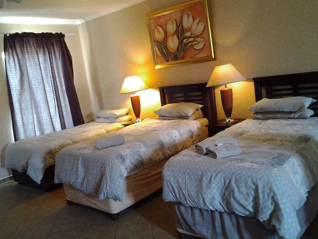 Airport Lodge Guest House Кемптън Парк Стая снимка
