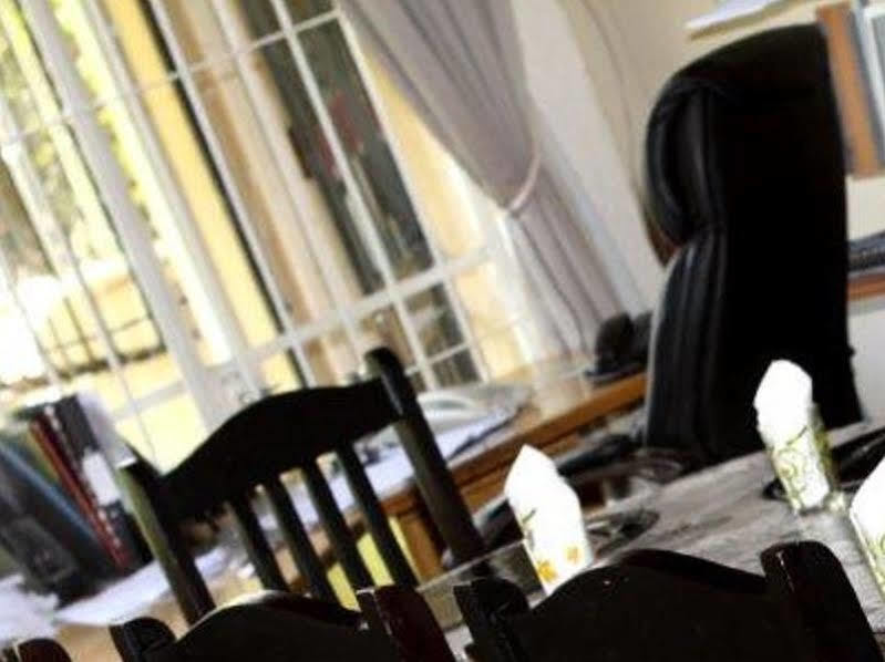 Airport Lodge Guest House Кемптън Парк Екстериор снимка